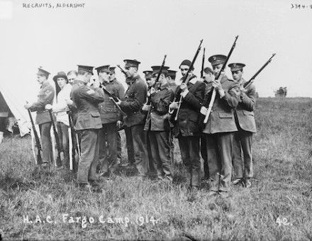 New recruits to the Honorable Artillery Company training at Fargo Camp, Aldershot, c. 1914. Library of Congress. Public Domain.