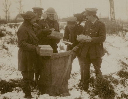The British soldiers at the front in France receive their Christmas mail. Nationaal Archief. Public Domain.