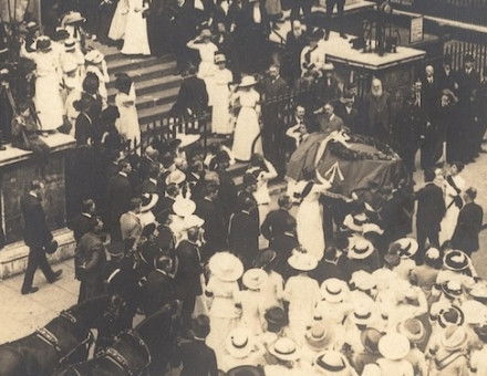 Emily Wilding Davison’s funeral procession in Bloomsbury, 1913. LSE Library. Public Domain.