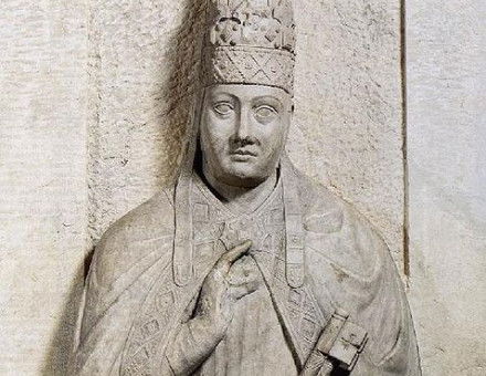 478px-Bonifatius_VIII_Grabstatue.JPG