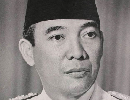478px-Presiden_Sukarno_dyk.jpg