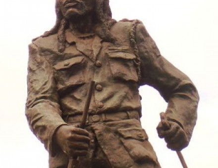 800px-Statue_of_Dedan_Kimathi_Nairobi,_Kenya.jpg