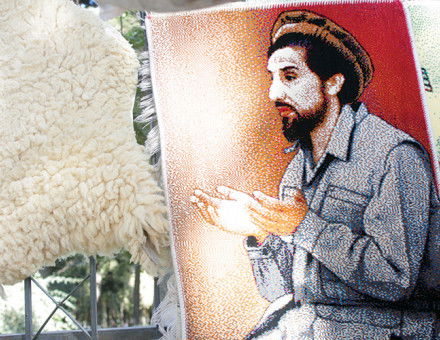 Massoud at prayer, an image reproduced on a carpet for sale in Kabul’s market, 2016.