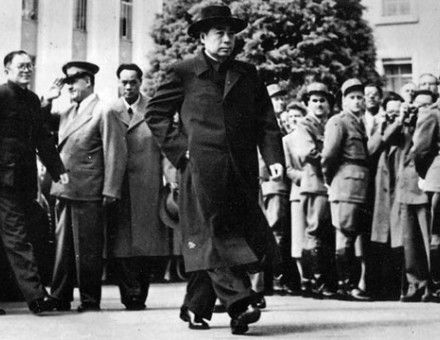 Zhou Enlai (middle) at Geneva,1954