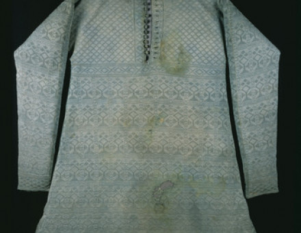 The knitted silk 'vest' in the Museum of London. Could it have been worn by Charles at his execution?