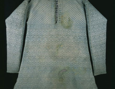 The knitted silk 'vest' in the Museum of London. Could it have been worn by Charles at his execution?