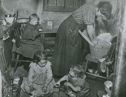 A great hardship: mother and children, London, early  20th century.