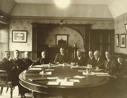 Local tribunal in the town clerk’s office, Tenant Street, Derby, c.1916-18.