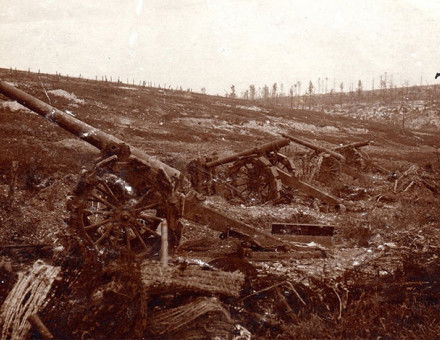 French long gun battery (155 L or 120 L) overrun by German forces