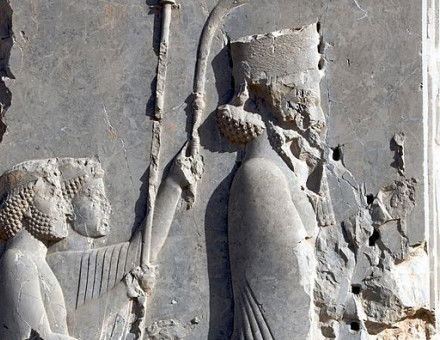 Rock relief of Xerxes being accompanied by two servants, Persepolis, Iran by Nick Taylor. Licensed under CC BY 2.0 via Wikimedia Commons.