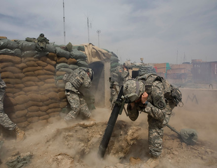 Mortar unit of the US 2nd Brigade Combat team, Iraq, 2007.  © Alamy/The Guardian