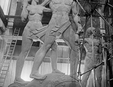 'The Perfect Family': statue by Barney Seale displayed at the Empire Exhibition, Glasgow, 1938. Stephenson / Stringer / Getty Images