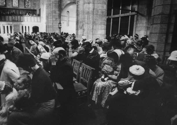 Refugees from Tristan da Cunha at a church service in Cape Town. Getty Images/Time Life