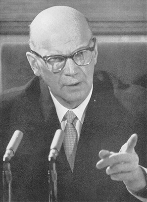 Urho Kekkonen making a speech on New Year's Day 1959