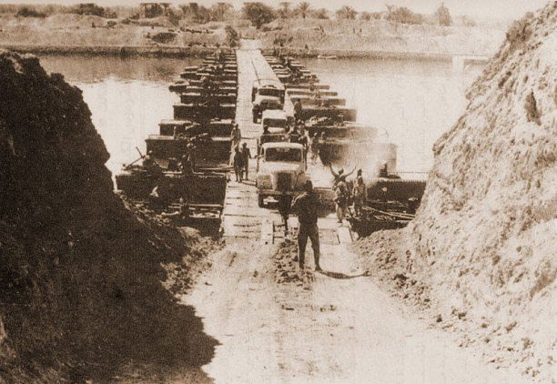 Egyptian forces crossing the Suez Canal on October 7, 1973.